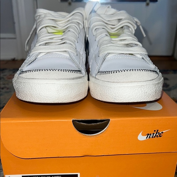 Nike Blazer Low ‘77 White and Black Sneakers Size 9 - Picture 4 of 6